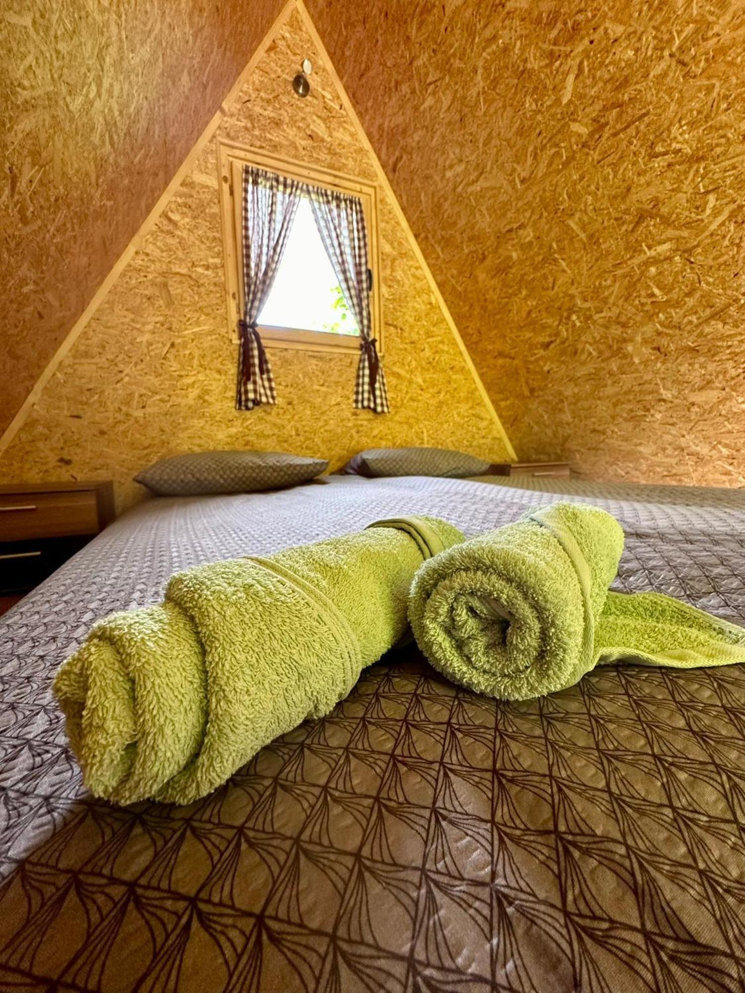 מלון קובאריד Glamping Krn מראה חיצוני תמונה