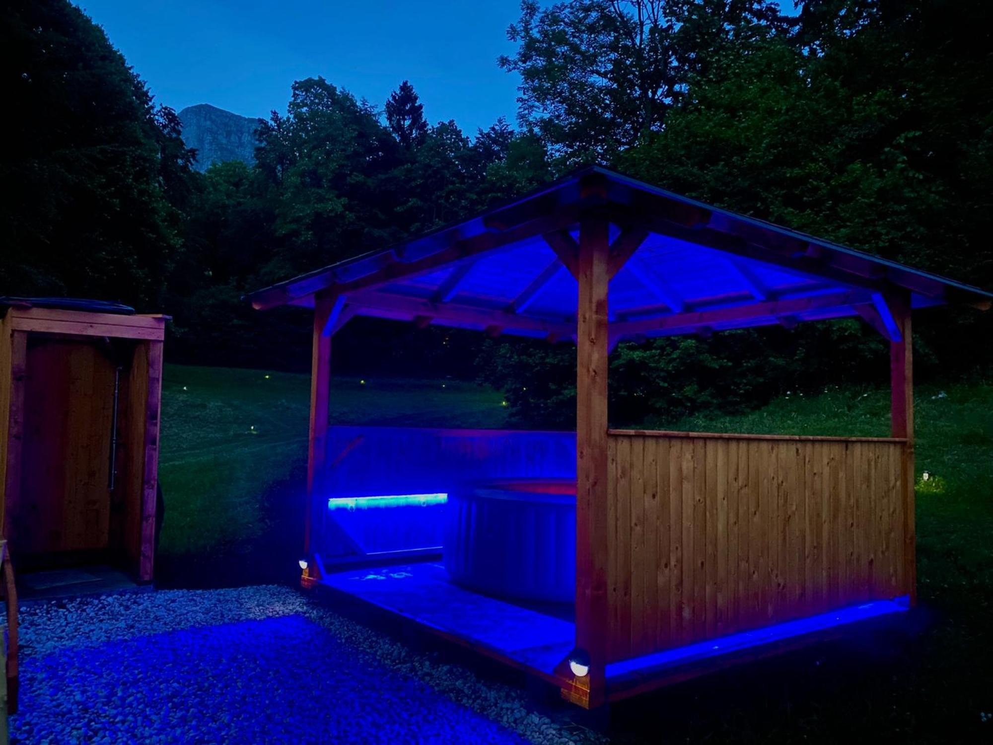 מלון קובאריד Glamping Krn מראה חיצוני תמונה
